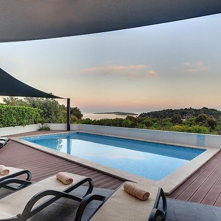 Villa Sunrise à Premantura Extérieur photo