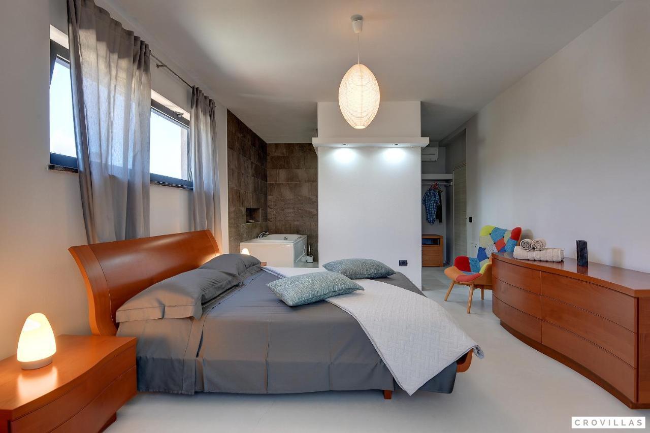 Villa Sunrise à Premantura Extérieur photo